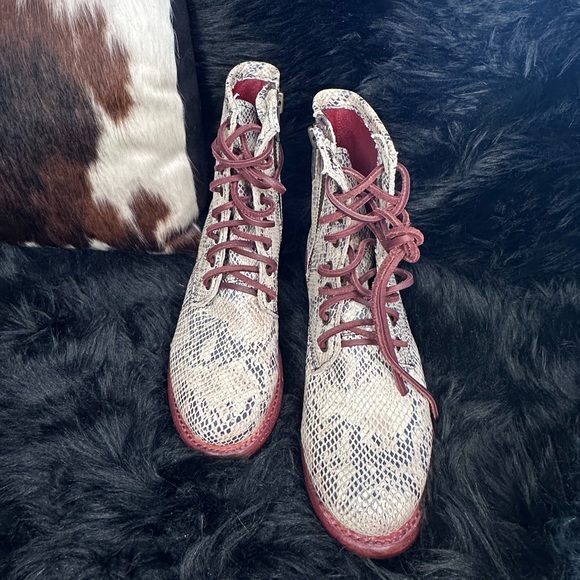 🛑 SOLD 🛑 
Freebird Manchester - Picture 2 of 6